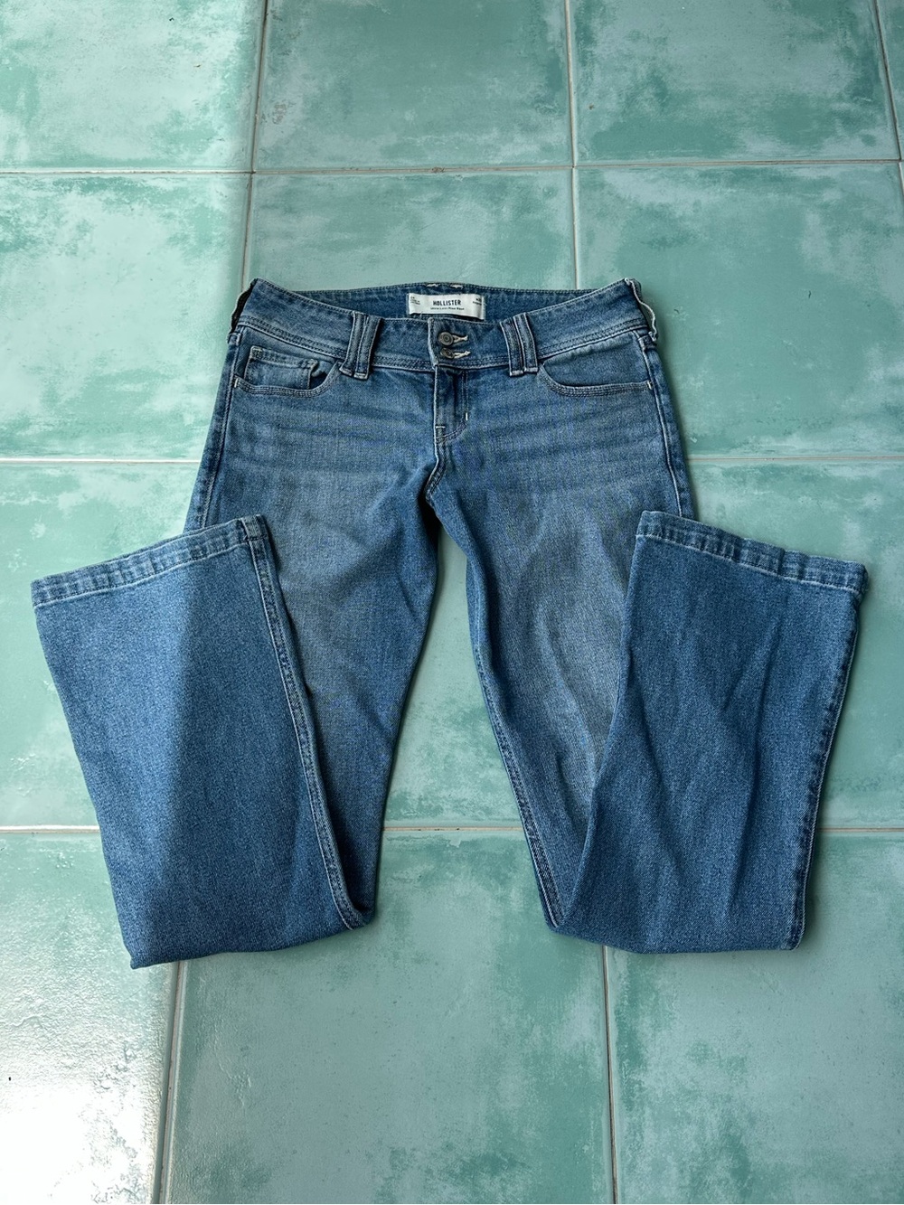 Hollister Ultra Low Rise Boot Cut Jeans Embroidered Pockets W28